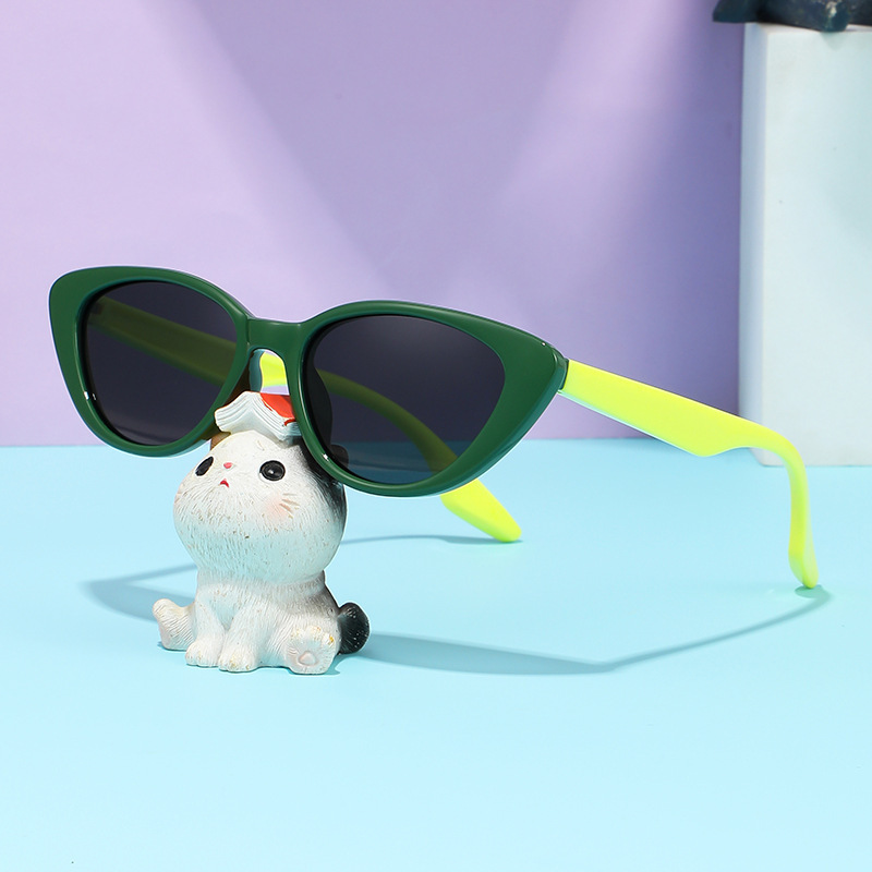 C16 gris verde negro