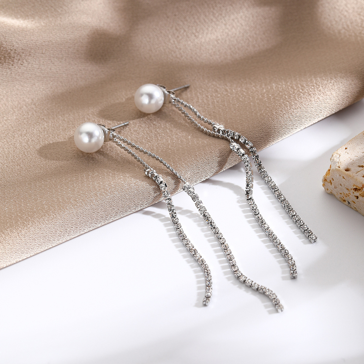 luxury temperament cold style full diamond claw chain earrings long tassel exaggerated diamond claw chain earrings_voghion.com