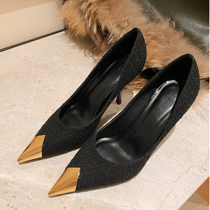 Черный туфли на высоком каблуке женский 2025 новый каблук дизайн чувство нишевый темперамент дикий металлический осенний и зимний заостренный одиночный ботинок весна