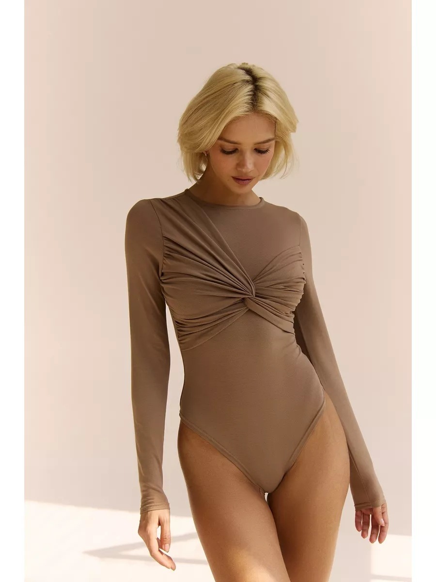 thumbnail image 1 of Mono de camiseta con cuello redondo y manga larga con pliegues ajustados y parte inferior torcida para mujer, moda de otoño e invierno, estilo europeo y americano, 1 of 5