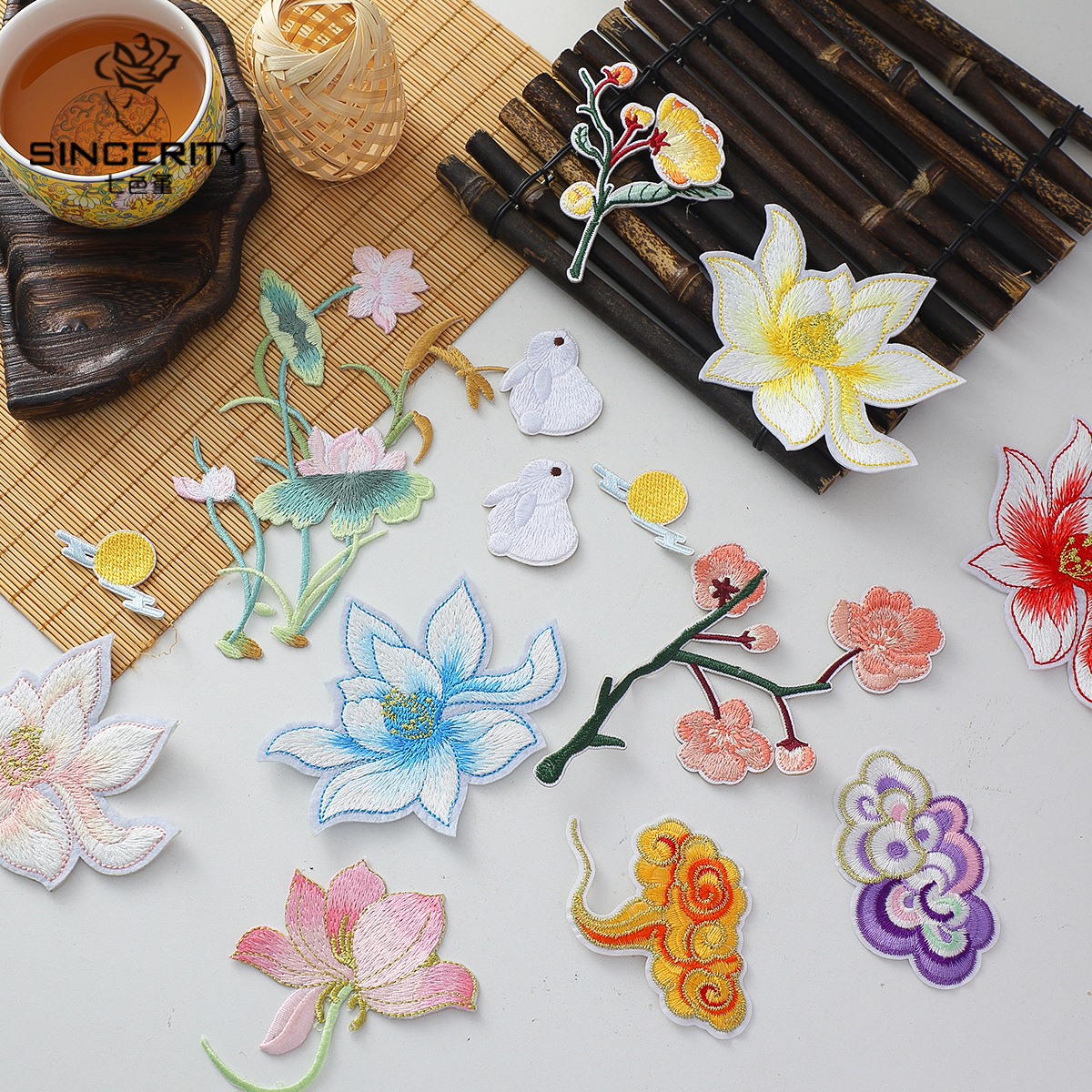 Parche Bordado Decorativo para Flores de Tela Bordado, Hecho a Mano para Arreglos Florales y DIY