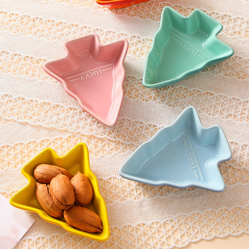 Online red high-looking Christmas tree platter New Year preserved fruit plate nut plate children snack plate creative ceramic snack plate