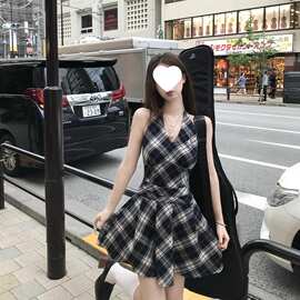 法式v领挂脖格子连衣裙女2025夏季新款气质修身小个子短裙图片色