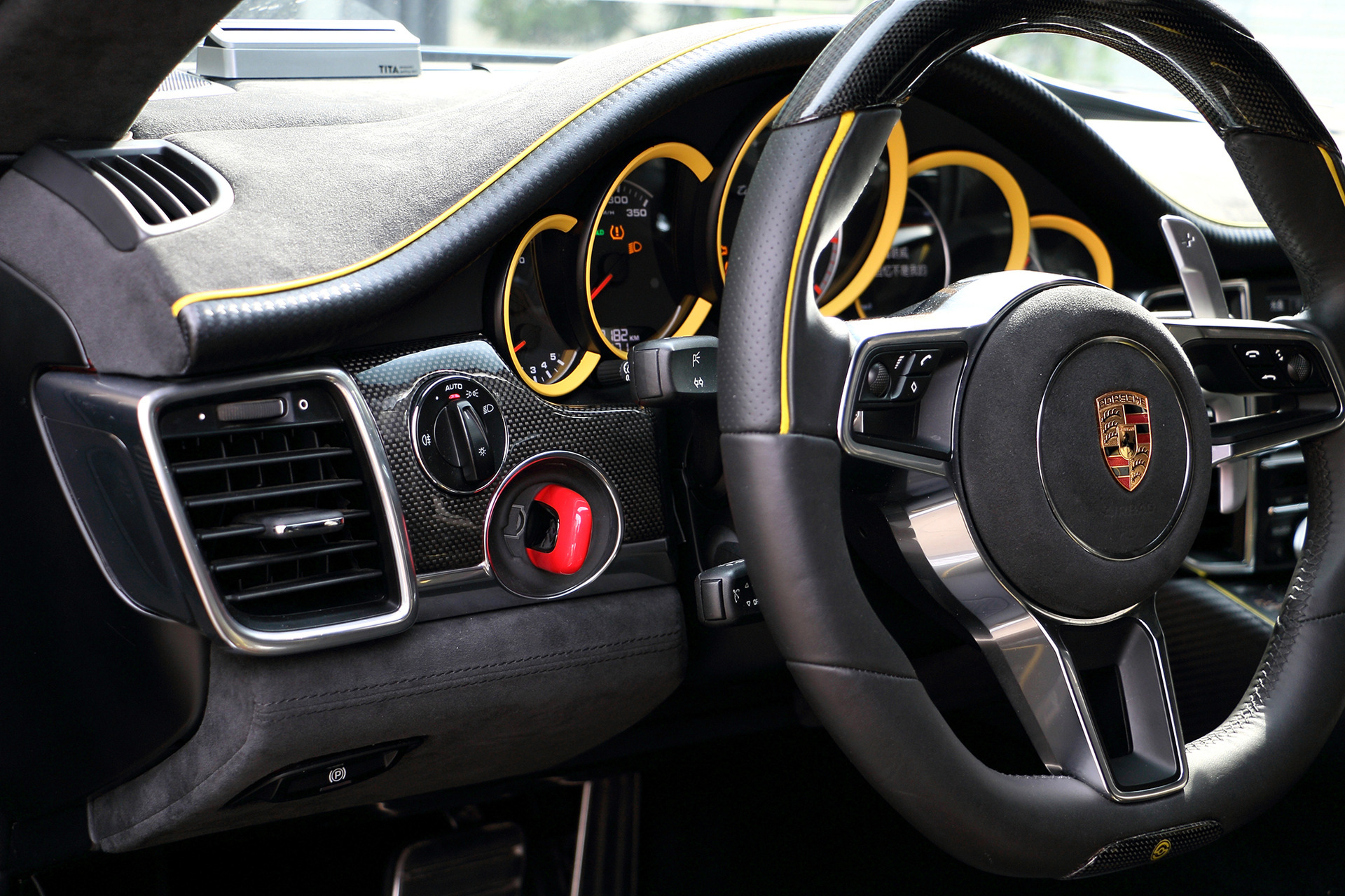 Suitable for Porsche Macan Cayennepanamera911718 Start Bracket Key Button