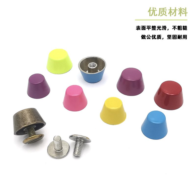 Los fabricantes de origen venden al por mayor aleación de bricolaje en forma de cubo de remachado en lugar de equipaje clavo inferior antidesgaste fuente transfronteriza clavo superior plano