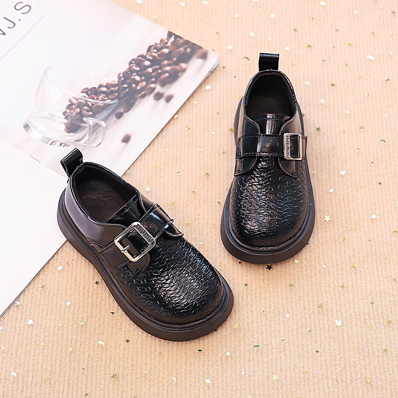 Zapatos de cuero para niñas 2025 primavera y otoño nuevos zapatos de estilo de princesa de moda con suela suave negra estilo británico zapatos de moda
