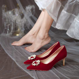 秀禾服婚鞋2023新款酒红色珍珠高跟鞋女结婚鞋子新娘婚纱红鞋
