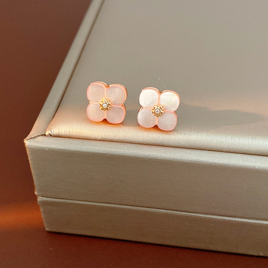 Flores de cerezo polvo de rosa de rosa de piedra collar ligero de lujo nicho de alto nivel sensación de cadena de clavícula dulce viento pequeño conjunto de joyas frescas