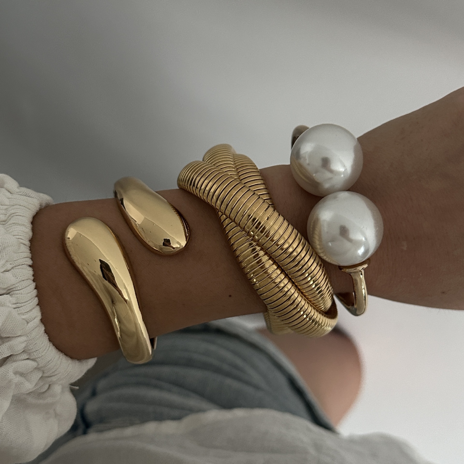 45g Weight Silver Plated Plating Material Bangle Classification Alloy Chain Material 1 Piece Quantity Casual, Daily Occasion Metal Material Solid Color Pattern Women's, Men's Gender Plating Design Elegant, Vintage Style Style Gold Color Europe And America Fashion Trend Open-Ended Bracelet Metal Texture Pearl Design Bracelet 5