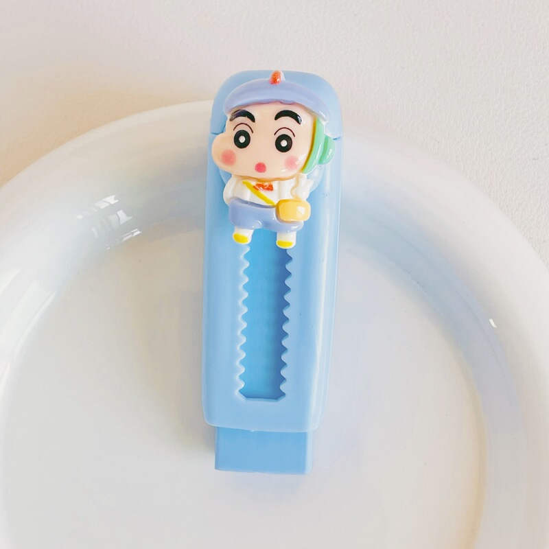 押し引き消しゴム小学生専用の絵の具を拭きます。|undefined
