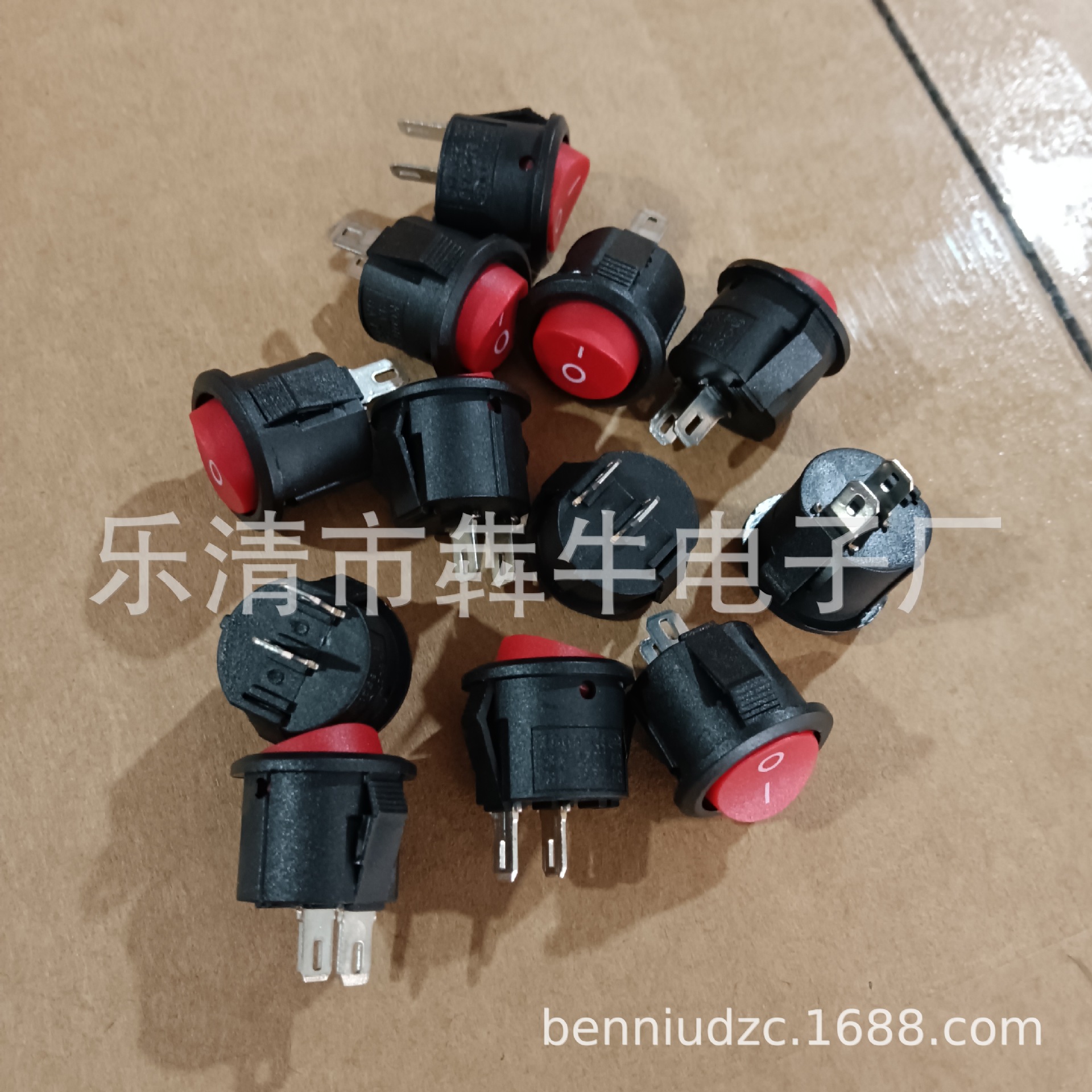 特小圆批发开关KCD11上圆下方全圆直径16.5M二档二脚带灯翘板开关