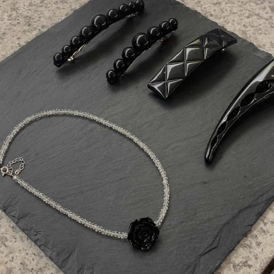 South Korea Dongdaemun 2023 New Beaded Rose Necklace Female Camellia Small Fragrant Style Beaded Clavicle Chain Necklace Chain