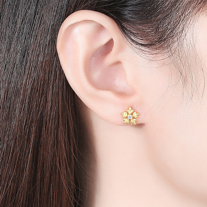 S925 plata esterlina copo de nieve pendientes mujer estudiantes japoneses y coreanos pequeño dulce simple moda chica corazón accesorios al por mayor