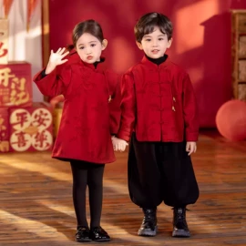 童套装;儿童表演服;女式T恤