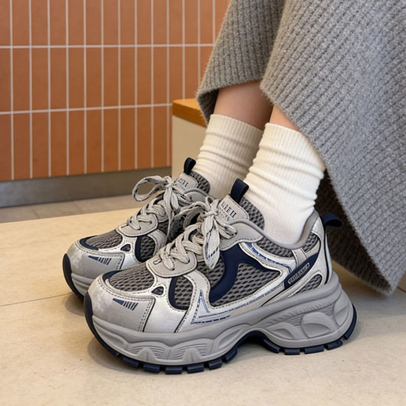 Retro zapatos de papá de fondo grueso para mujeres 2026 primavera nueva variedad de altura pequeña zapatillas deportivas casuales de malla ligera