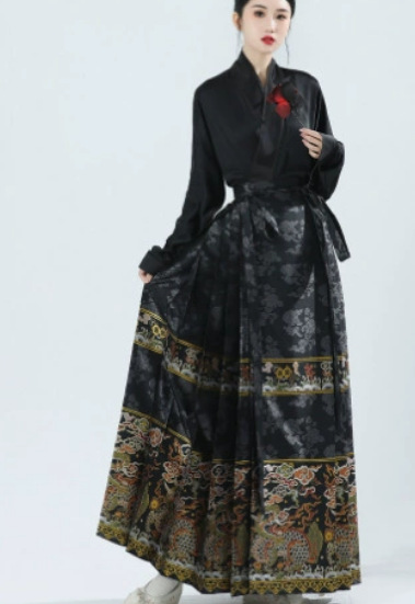 Kirin woven gold separate black horse skirt