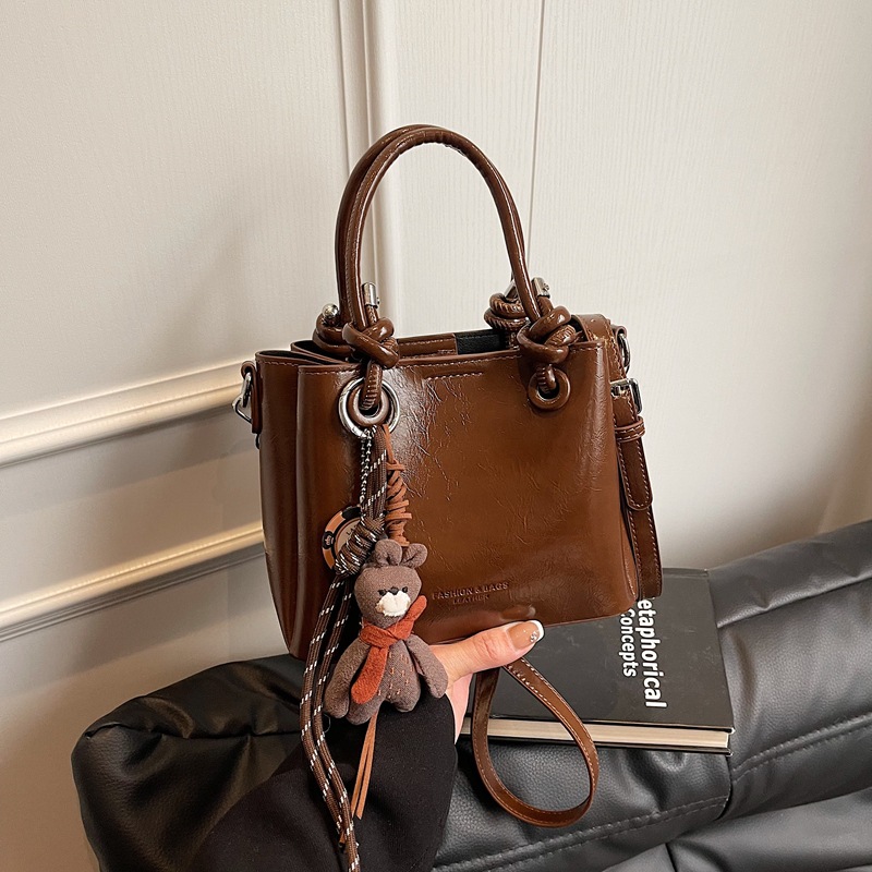 Vintage Niche Luxury Handbag for Women, 2026 Early Spring New Model, High-End Commuter Shoulder and Crossbody Bag, Trendy