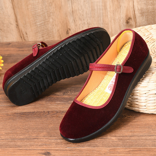 Old Beijing cloth shoes women's red dance shoes square dance shoes breathable and comfortable mom's shoes flat cloth shoes soft sole women's shoes