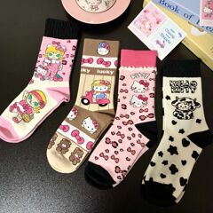 日本のかわいい漫画アニメーションハローキティミッドカーフソックスガールカレッジスタイル春と秋の綿の靴下甘くてトレンディでクール