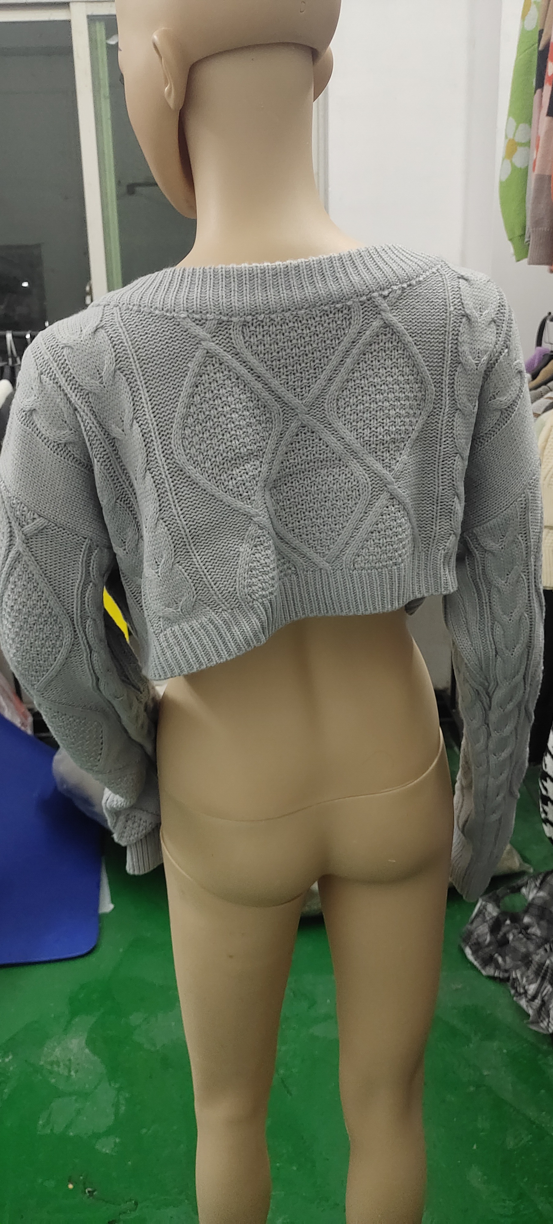 Pullover Image 9