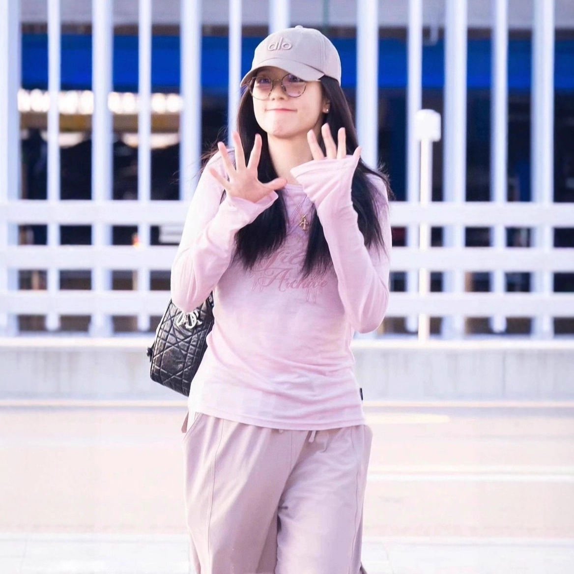 现 韩国小众设计Jisoo智秀同款圆领星星打底衫轻薄修身长袖罩衫女