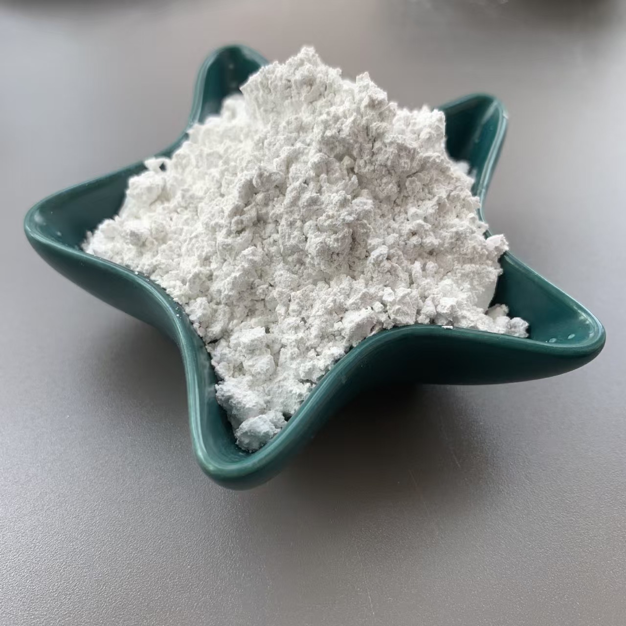 批发高岭土橡胶涂料粘土化妆品级面膜粉涂料油墨塑料填充用煅烧白