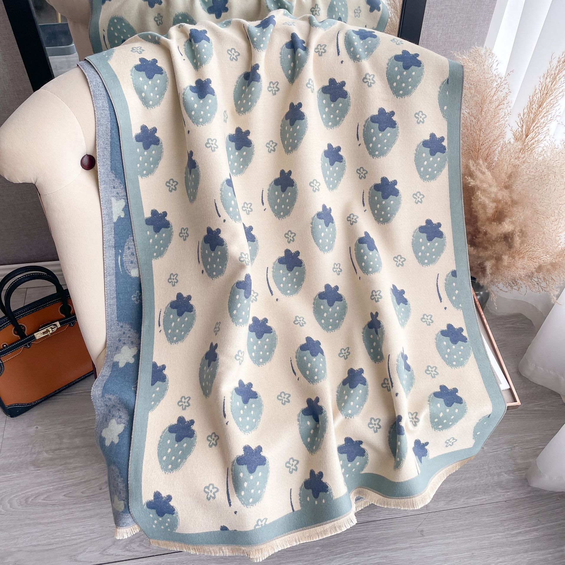 Estilo coreano otoño e invierno nuevo lindo fresa largo engrosado caliente impreso borla chal bufanda de Cachemira de doble cara para las mujeres