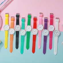 爆款热销经典日内瓦硅胶手表女学生时尚果冻手表石英手表厂家批发