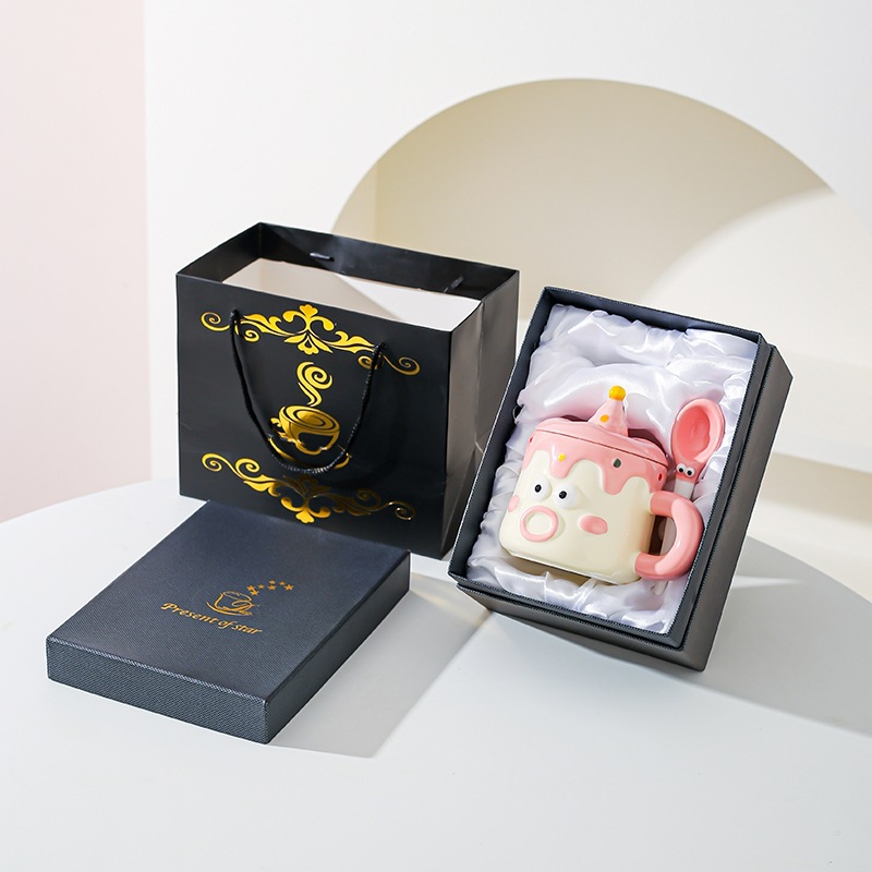 Tazas de dibujos animados pintadas a mano con cubierta de cuchara pareja taza de agua extraña taza de regalo de emoticon casera taza de desayuno de leche