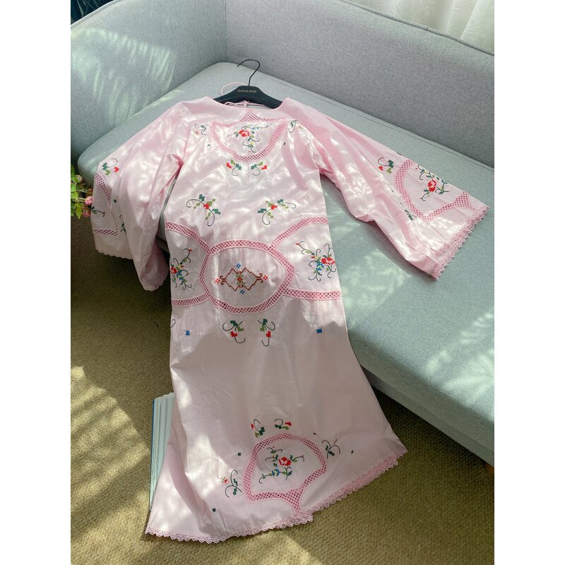 Elegant and Niche~Vintage Ethnic Style Floral Embroidered Cut-Out Dress, Pink Backless Tie-Up Mid-Length Dress Elegant and Niche~Vintage Ethnic Style Floral Embroidered Cut-Out Dress, Pink Backless Tie-Up Mid-Length Dress