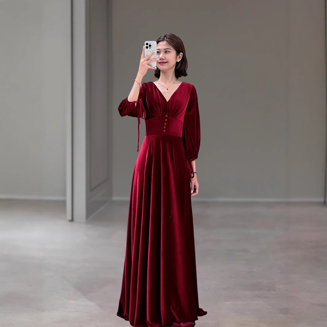 Vino de banquete de alto nivel rojo vestido de cuello en v vestido de brindis de novia de manga larga grande vestido de adelgazamiento diario