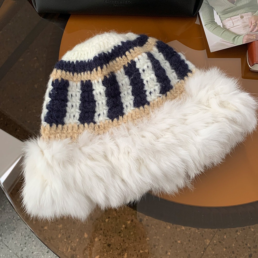 화이트 니트 로우 엣지