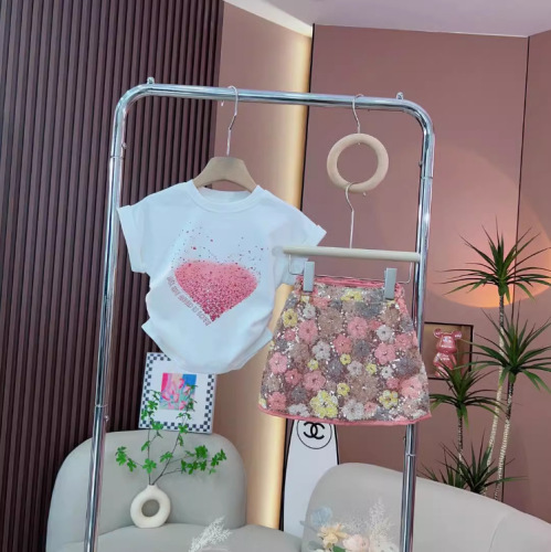 Girls' Suit 2024 Summer New Children's Short-sleeved T-shirt Sequin Skirt Two-piece Set Fashionable Girls' Summer Outfit