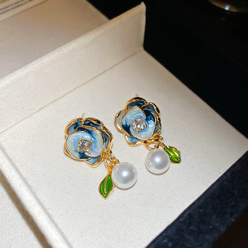 Aguja de plata, aceite, diamantes, flores manchadas, pendientes de perlas, pendientes de nicho francés femenino, pendientes de todo fósforo, lujo ligero, sensación de alto nivel