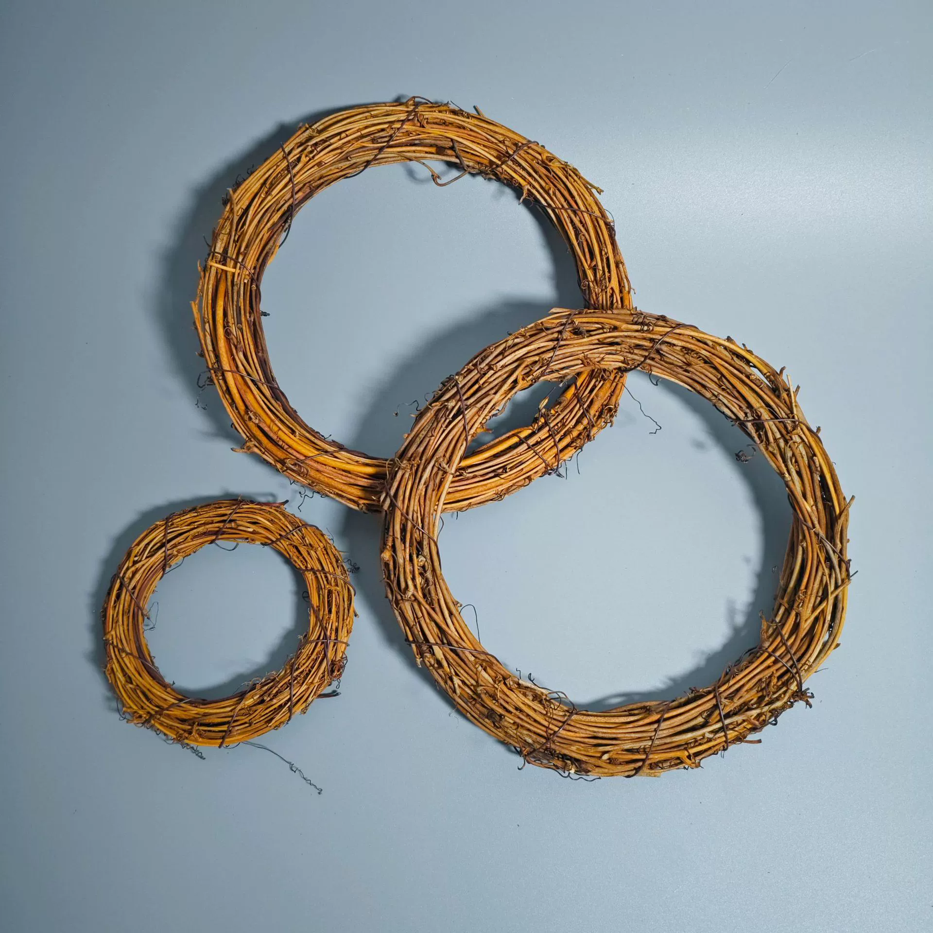 Рождественский орнамент цветочного магазина Цветочный венок аксессуары Цветочный венок Рождественский венок орнамент виноградный венок