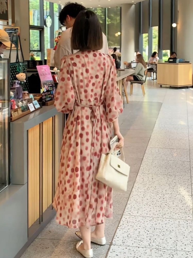 Đầm maxi nữ V cổ thắt eo chấm bi phong cách dịu dàng mùa hè 2026 — Đầm Red Wave Dot chi tiết 12