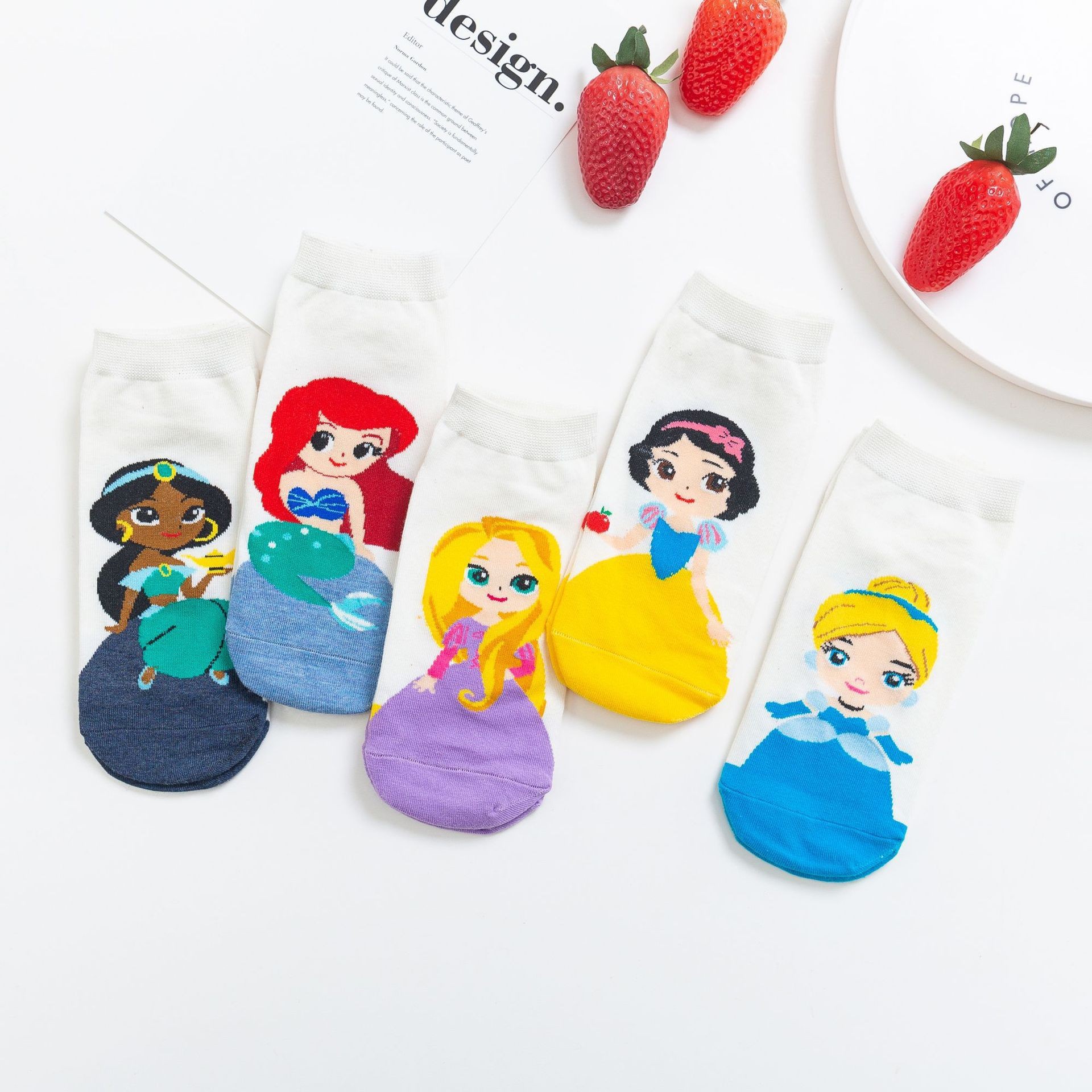 Calcetines de comercio exterior nuevos calcetines de dibujos animados lindos calcetines de mujer casuales coreanos calcetines cortos superficiales ventas directas