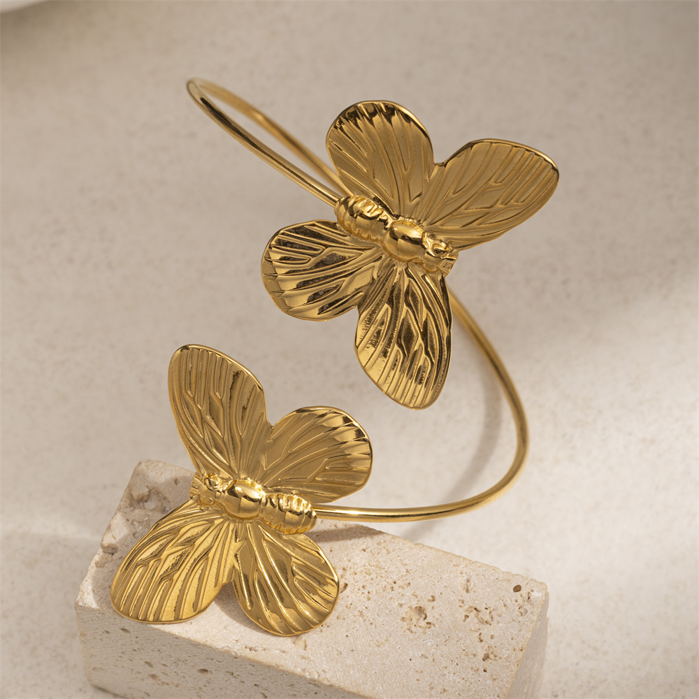 Tena pulsera de acero inoxidable europea y americana para mujer, anillo de mariposa de alta calidad, pulsera de acero de titanio de nicho, joyería de explosión transfronteriza para mujer