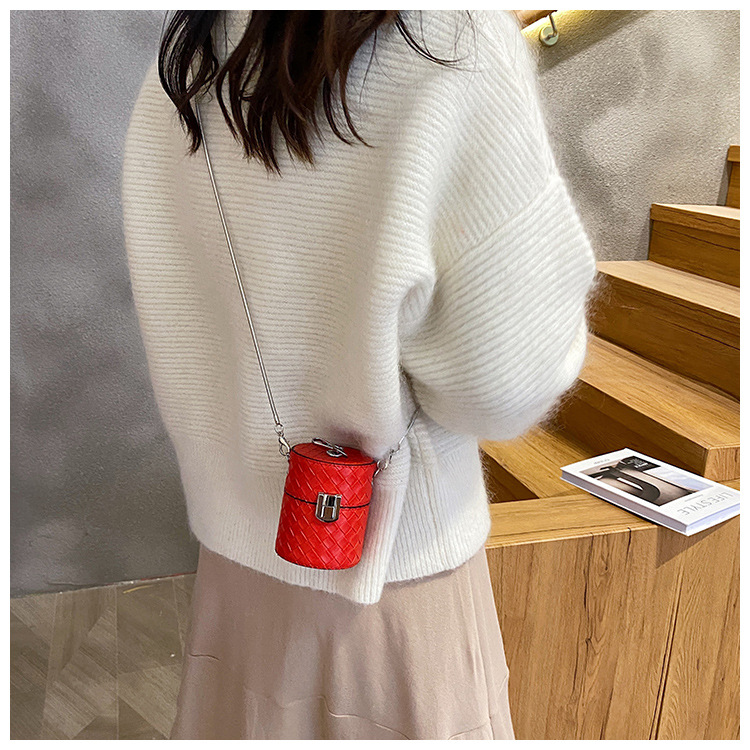 Bucket Bag Personality Chain Box Bag Woven Autumn And Winter 2021 New Shoulder Messenger Bag display picture 22