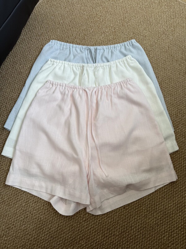 Baby Cream-Colored Linen Shorts, Loose-Fitting for Commuting and Vacation, New Summer Style, Thin A-Line Wide-Leg Design Baby Cream-Colored Linen Shorts, Loose-Fitting for Commuting and Vacation, New Summer Style, Thin A-Line Wide-Leg Design