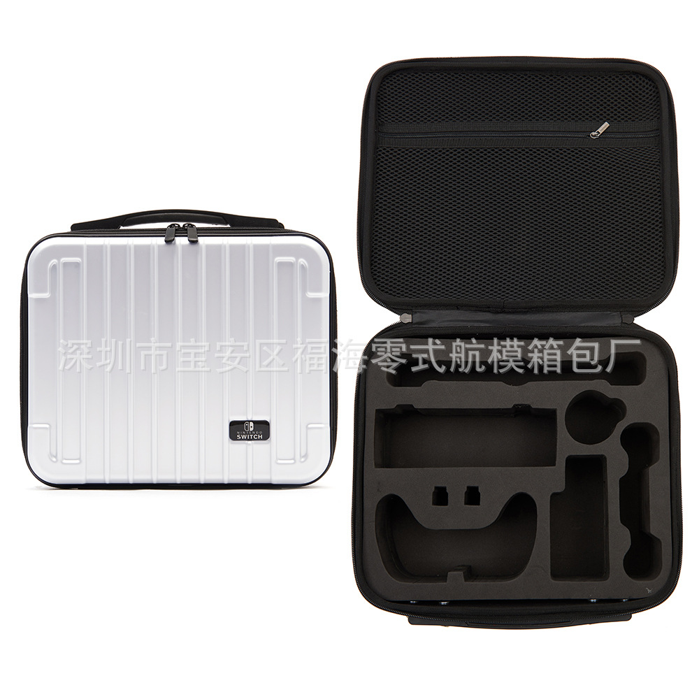 Maleta plateada con bilis negras