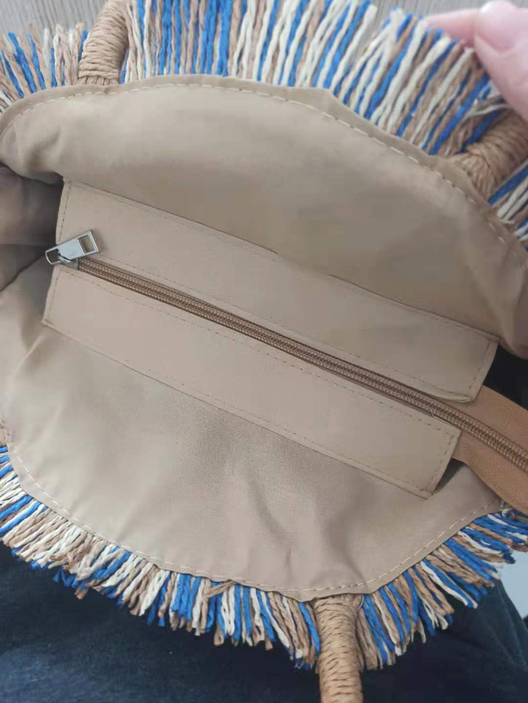 All Seasons Season Women's Gender Women's Medium Straw Solid Color Vacation Beach Weave Round Open Beach Bag