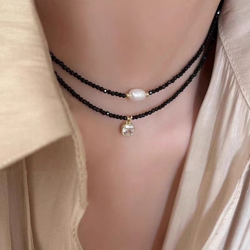 Black spinel pearl clavicle chain simple retro necklace women's light luxury niche beaded choker necklace accessories