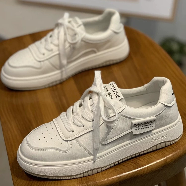 Белые женские кроссовки из натуральной кожи, женская обувь на мягкой подошве, новые универсальные туфли на плоской подошве весны 2025 года, популярная повседневная спортивная обувь.