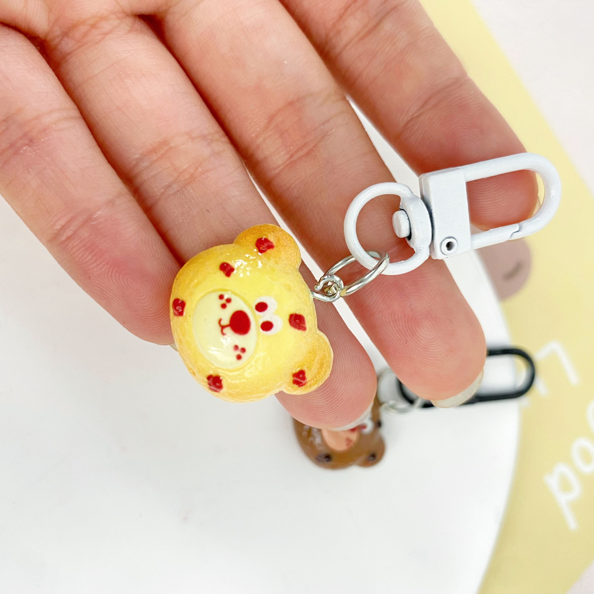 Portachiavi a forma di biscotto con testa d'orso, grazioso ciondolo per studenti, squisito e creativo, accessorio regalo per il migliore amico, ornamento da appendere._voghion.com