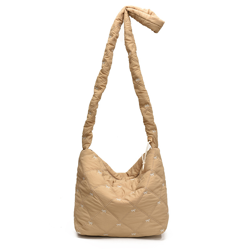 Otoño y invierno de gran capacidad para mujeres 2024 nuevo diseño de arco de bordado ligero de hombro mochila de viaje bolsa