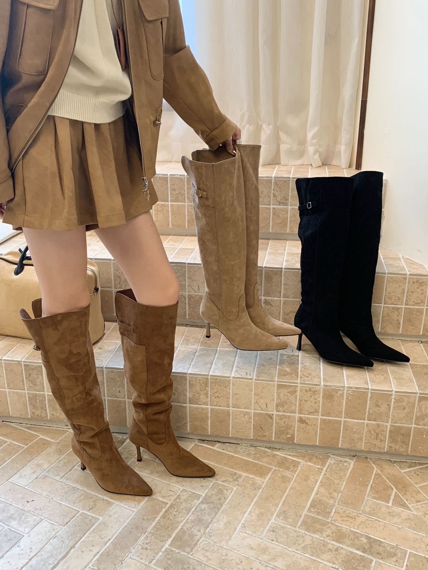 欧美风时尚尖头高筒靴简约气质纯色直筒靴2025新款长靴高跟靴子女