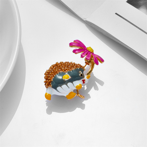 Niche personality design, cute and interesting animal dripping oil painting enamel accessories metal flower small hedgehog brooch