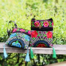 云南民族刺绣包包斜跨小吧绣花包吊穗刺绣包女士斜背包