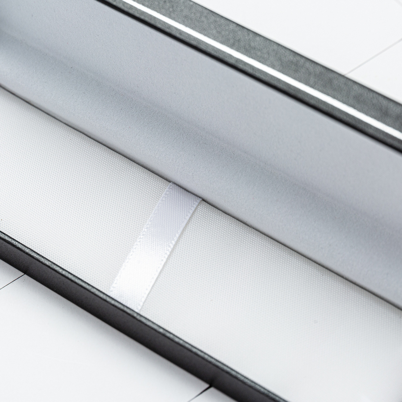 Flip pluma caja de embalaje en stock caja de la pluma de regalo de negocios al por mayor para imprimir Logo negro multicolor caja de papelería